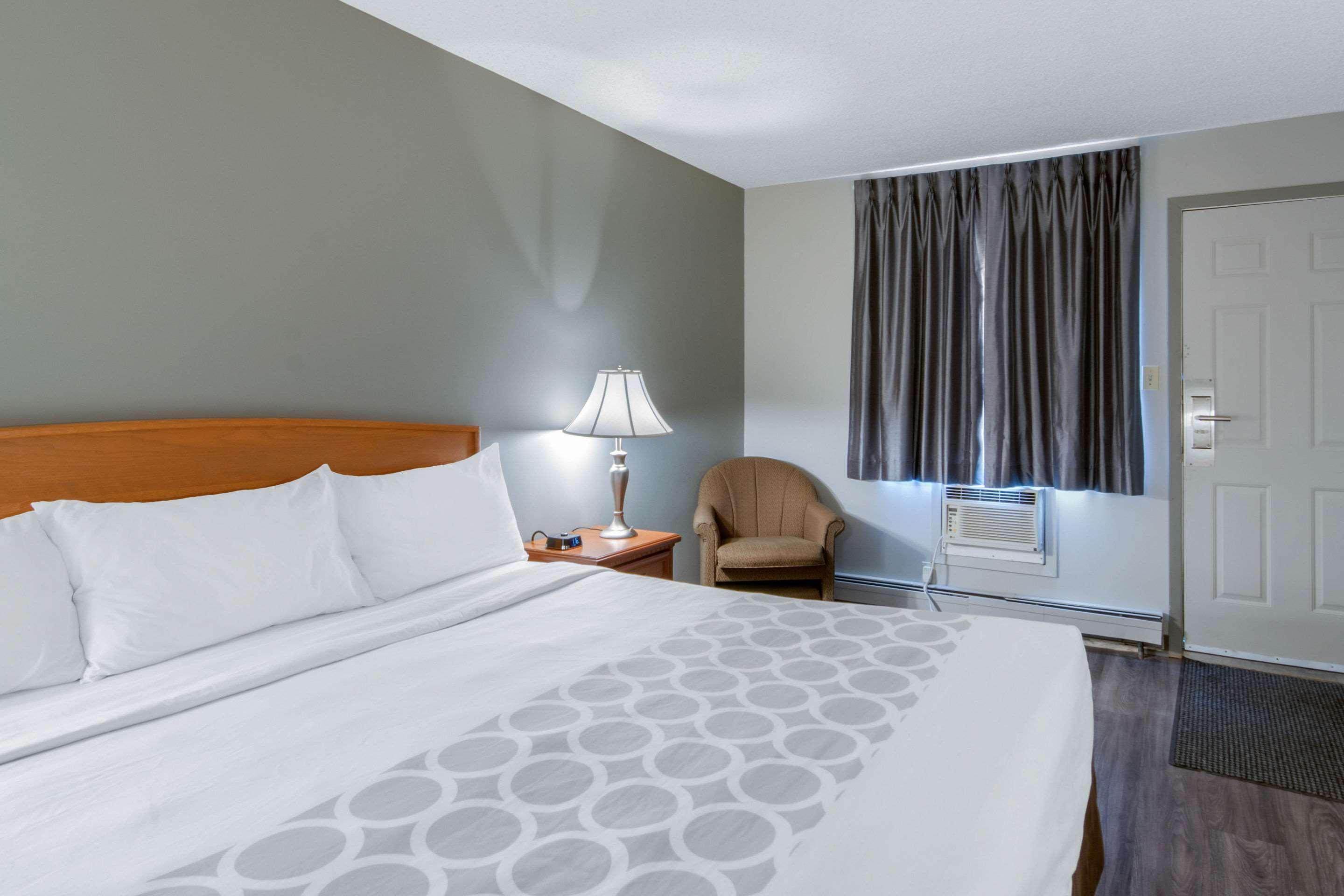 Econo Lodge Regina Esterno foto
