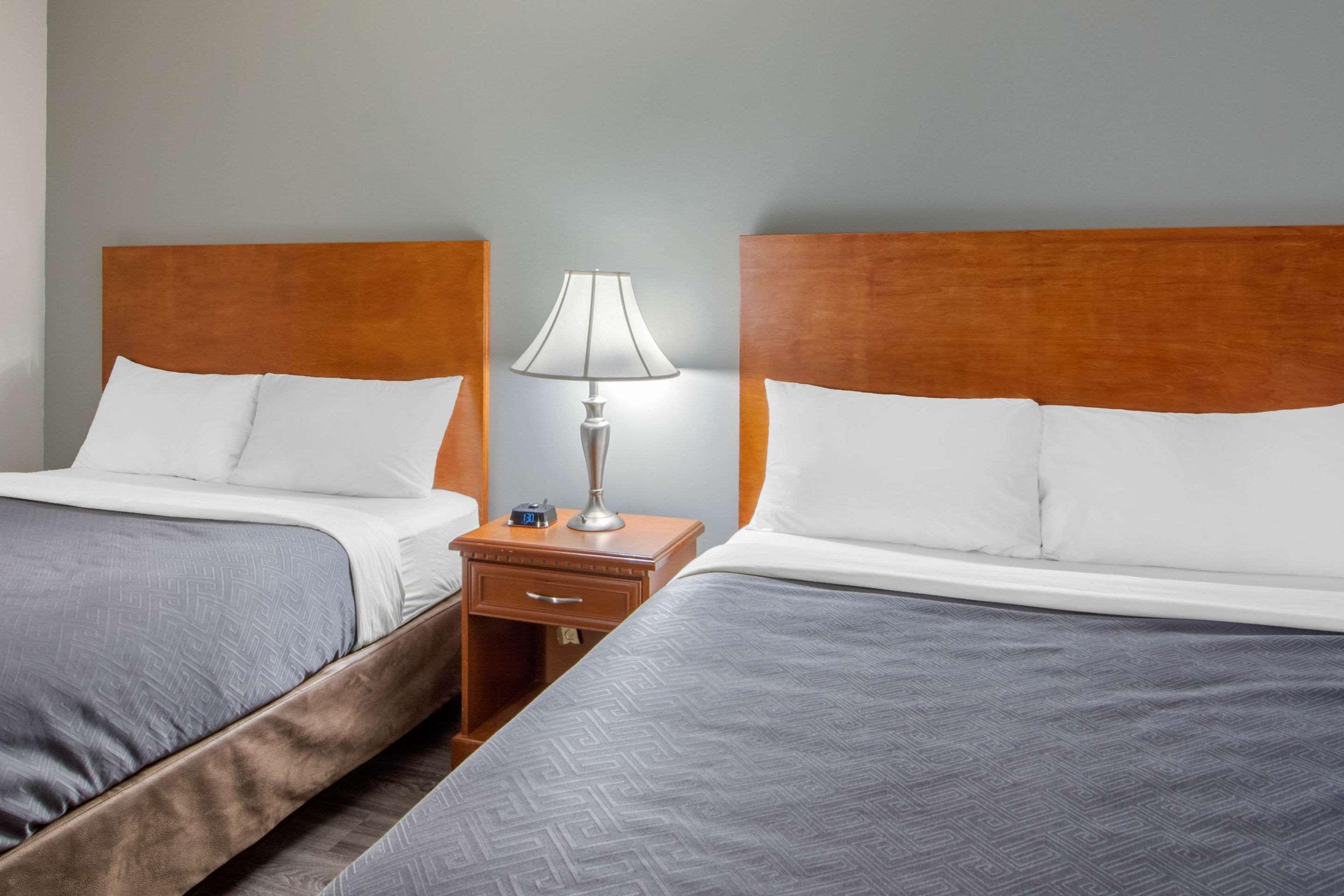 Econo Lodge Regina Esterno foto