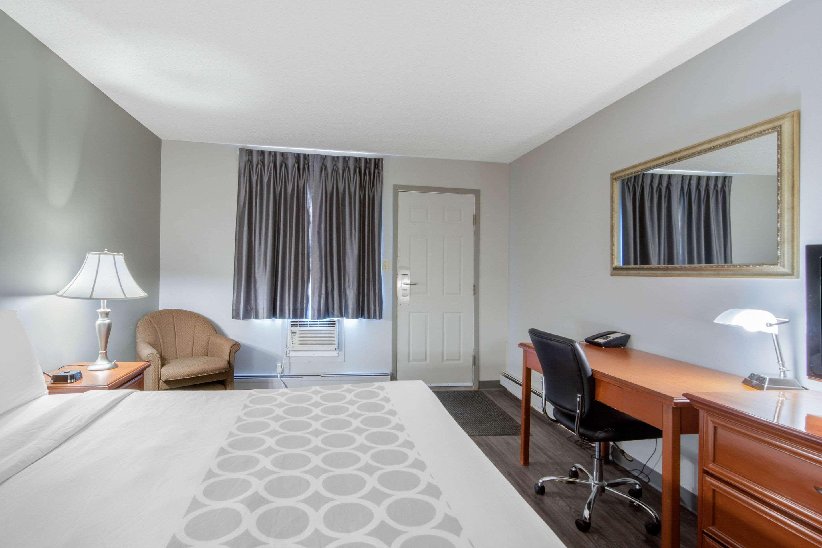 Econo Lodge Regina Esterno foto